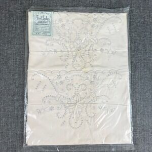 First Lady Madeira Hand Embroidery 1041 White Linen Set 2pc 21x33 Vintage SEALED